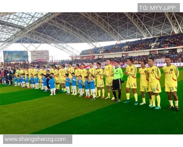 足球明星大合照展现球场魅力与团队精神的完美瞬间