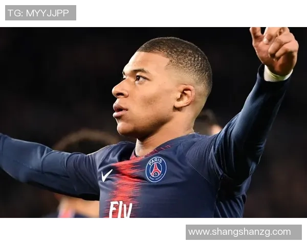 足球明星炫酷墨镜造型大赏尽显风采与魅力的精彩瞬间